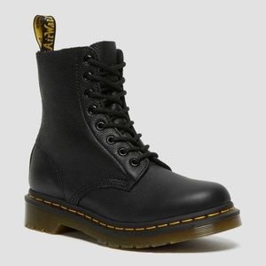 Dr Martens Boots - like new size 37 Pristine Black Leather